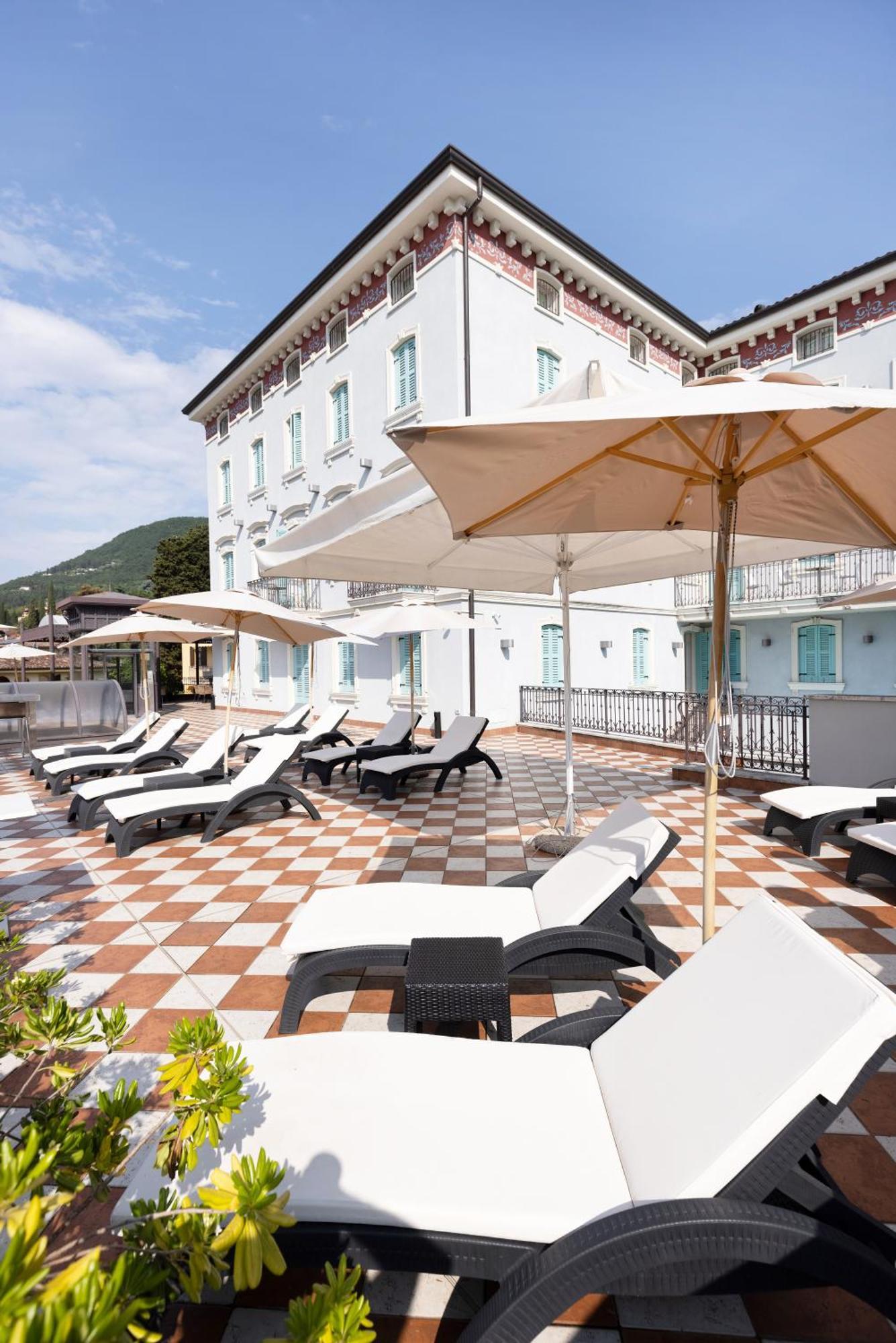 Gardone Palace Hotel Gardone Riviera Exterior foto