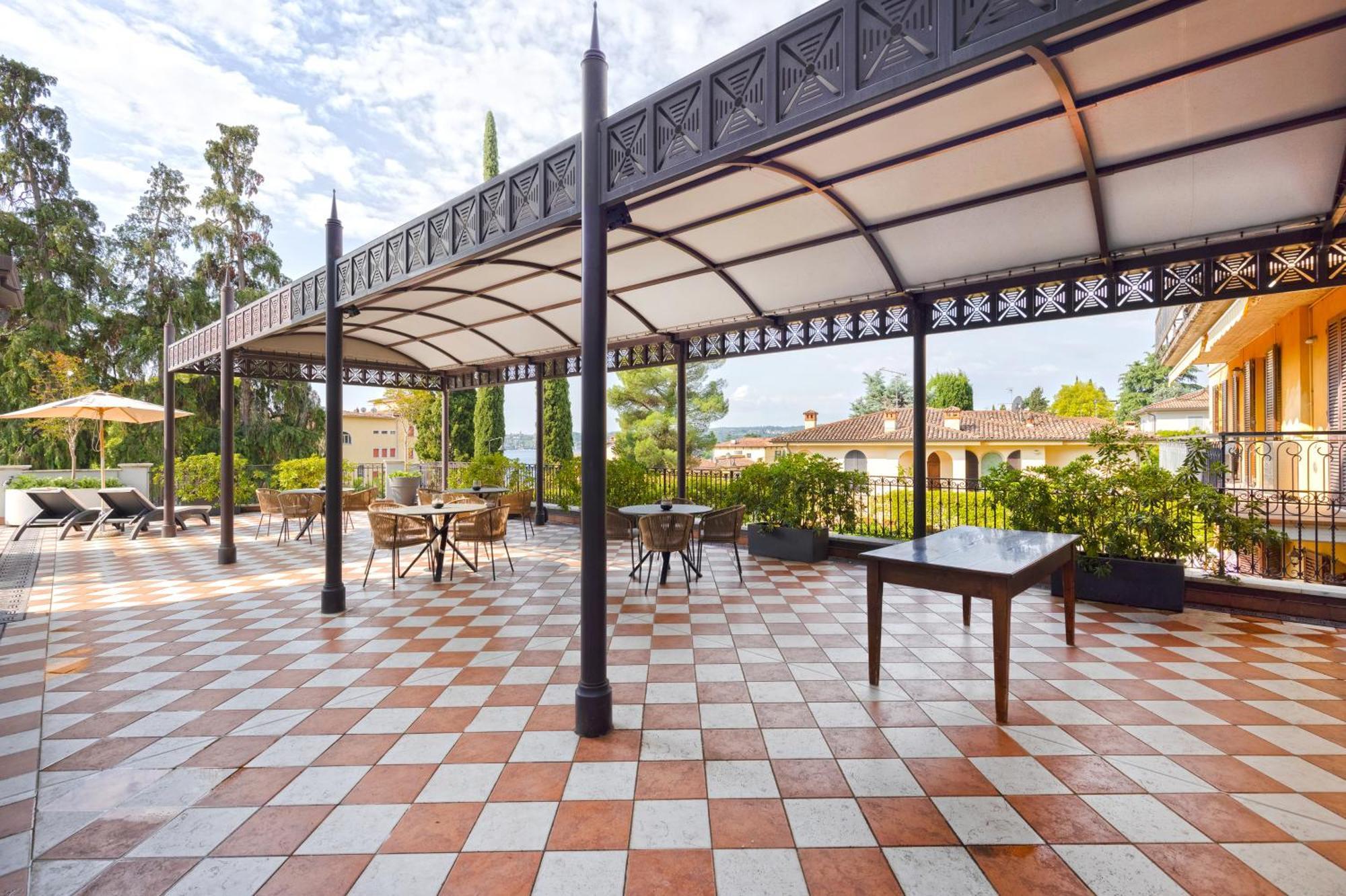 Gardone Palace Hotel Gardone Riviera Exterior foto